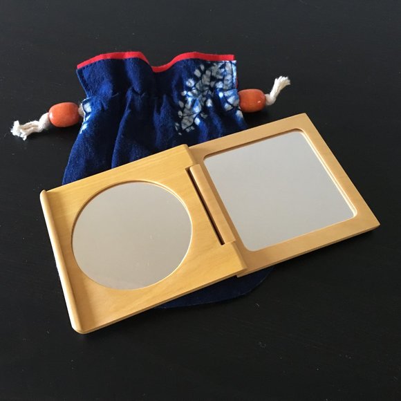 Bamboo Pocket Makeup Mirror With Batik Fabric Protective Bag - Picture 12 of 12